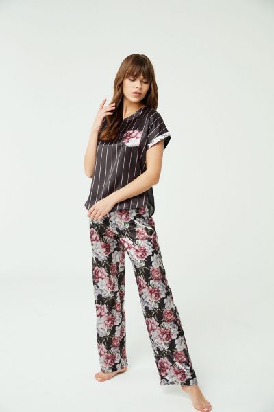 Siyah Çiçek Desenli Çizgili Pijama Takımı Yarım Kol