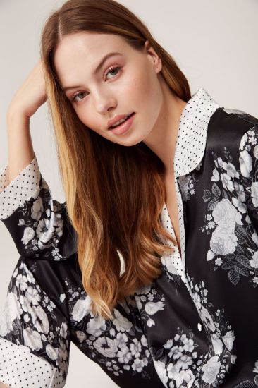 Siyah Beyaz Saten Önden Düğmeli Çiçekli Pijama Takımı