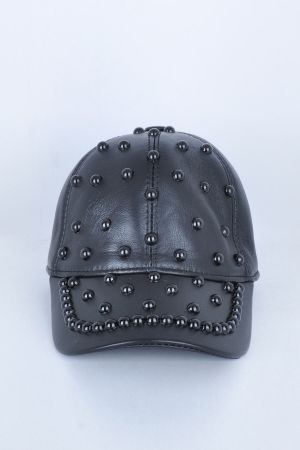 Az Boncuklu Siyah Deri Şapka